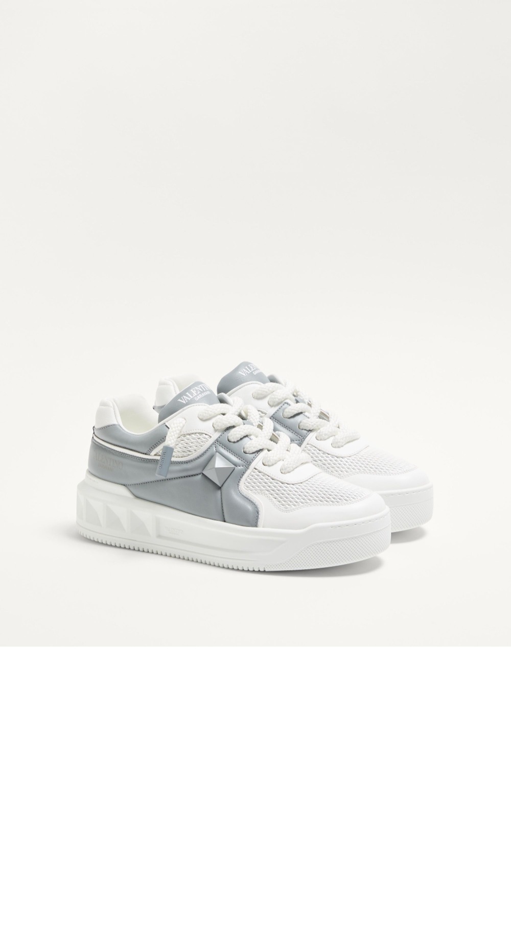 미러급레플리카사이트 | 명품레플리카 전문 쇼핑몰  | 하이퀄 - 퍼포레이티드 나파 가죽 로우탑 원 스터드 XL 스니커즈 &gt; 발렌티노