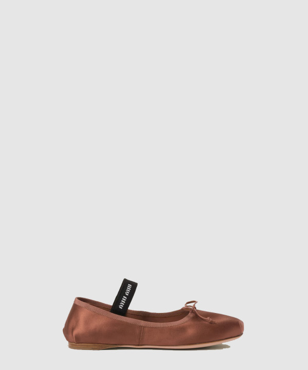 새틴 발레리나 5F794D